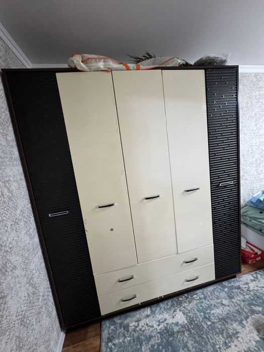 Продам спальный гарнитур