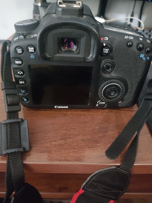 Фотоаппатат Canon EOS 7D