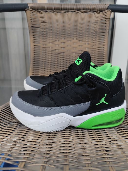 Nike Air Jordan Max Aura 3 GS Black Green Strike mărimea 38 / 24 cm interior