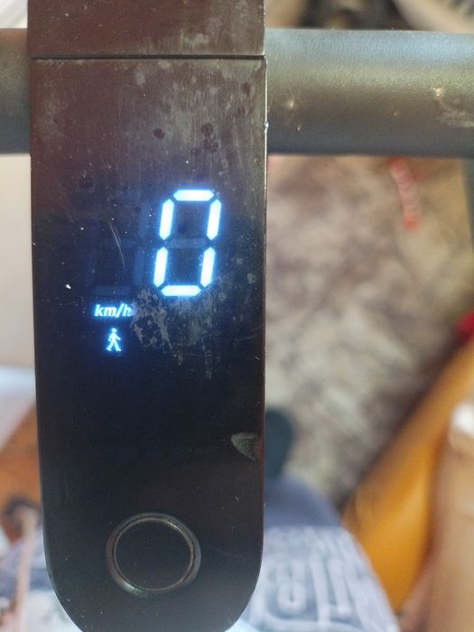 Trotinetă electrică fara încărcător!