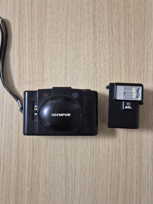 Aparat foto Olympus XA2 cu flash A1L