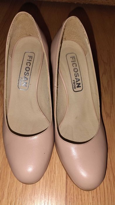 Pantofi nude, cu toc gros