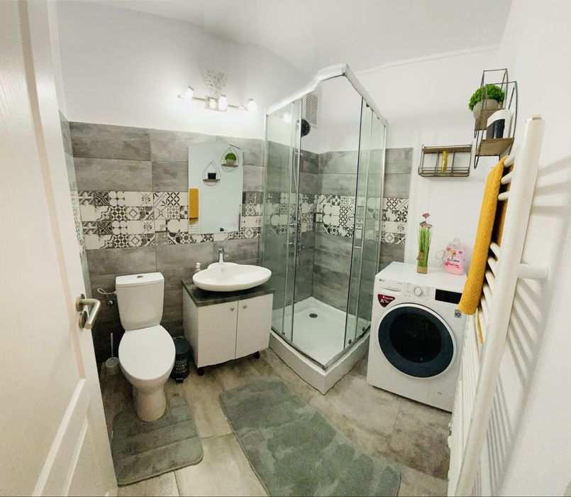 Inchiriez garsoniera Petrosani-Centru