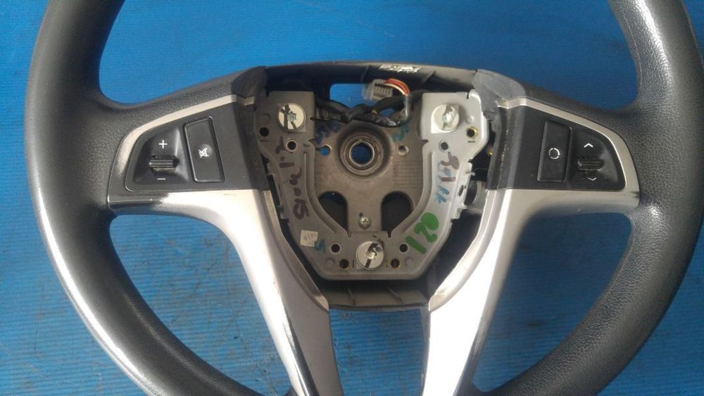 volan hyundai i20 56115-1j700 prezinta urme evidente de uzura