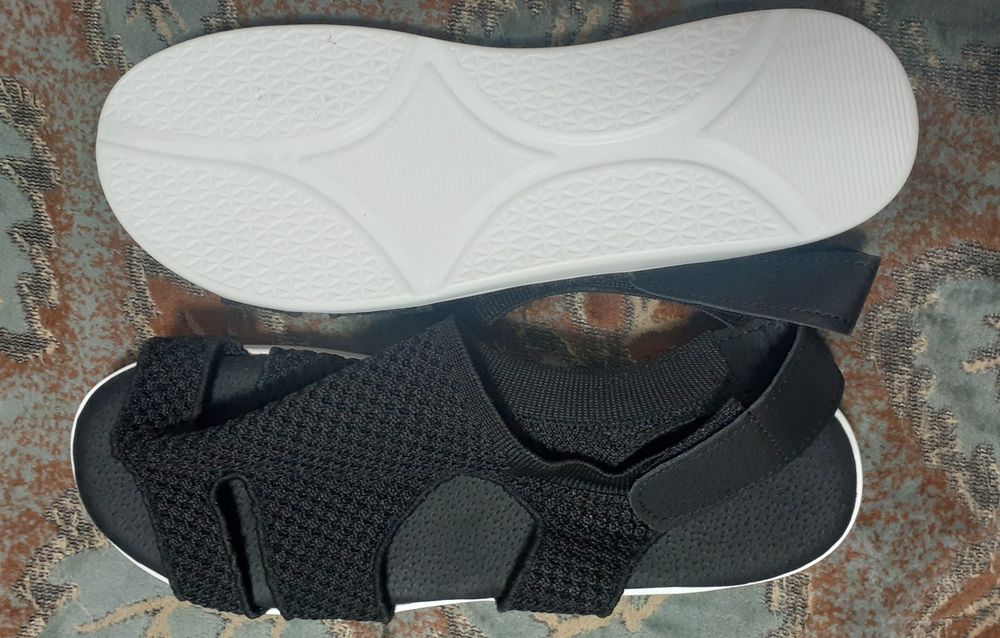 Продам сандалии 39 размер