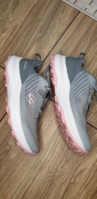 Кроссовка женски 38 размер