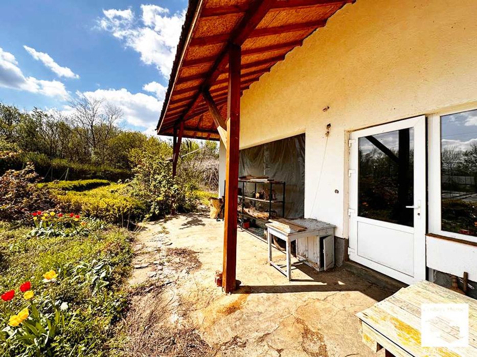 150026 Едноетажна къща с голям двор и разсадник в с. Горна Студена