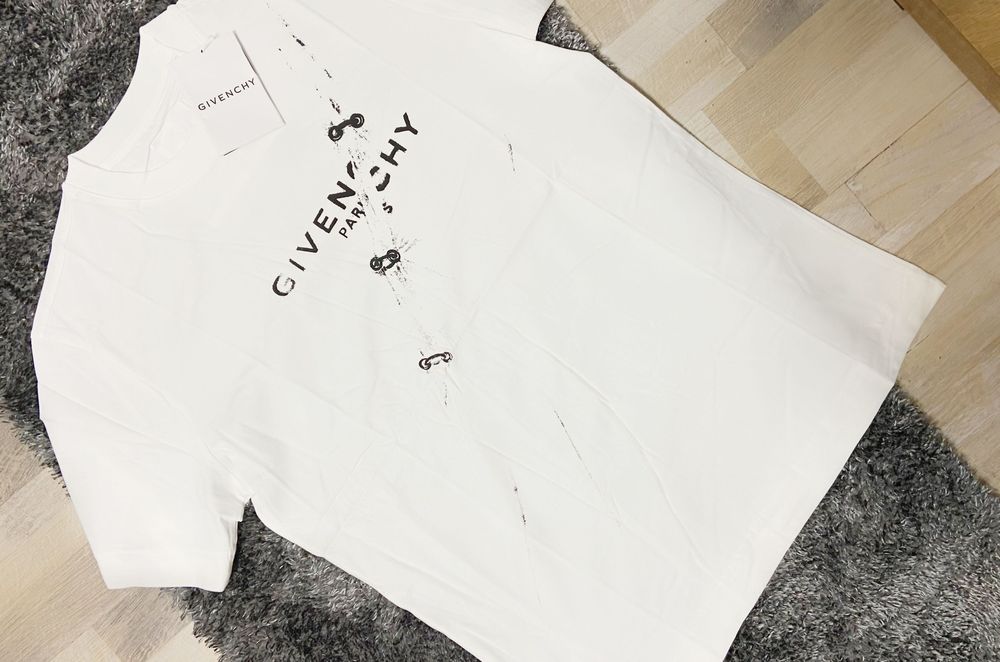 Мъжки тениски Armani , Givenchy, GCDS , Balenciaga и други.