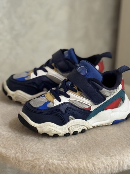 Детские кроссовки