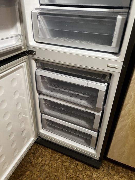 Холодильник Samsung в отлтчном состоянии