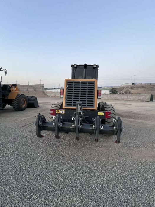 XCMG GR180 автогрейдер