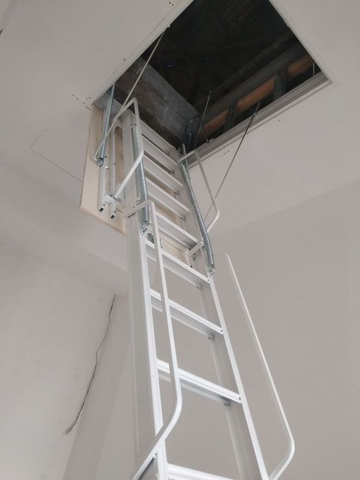 Итальянская чердачная лестница. Материал анодированная сталь.