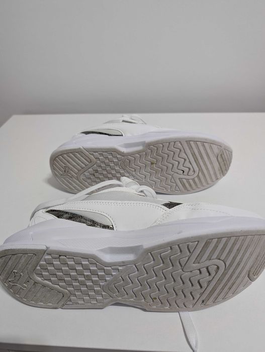 Pantofi Puma din piele ecologică, cu insertii de material textil.
