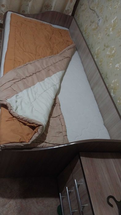 Кровать односпальная б/у