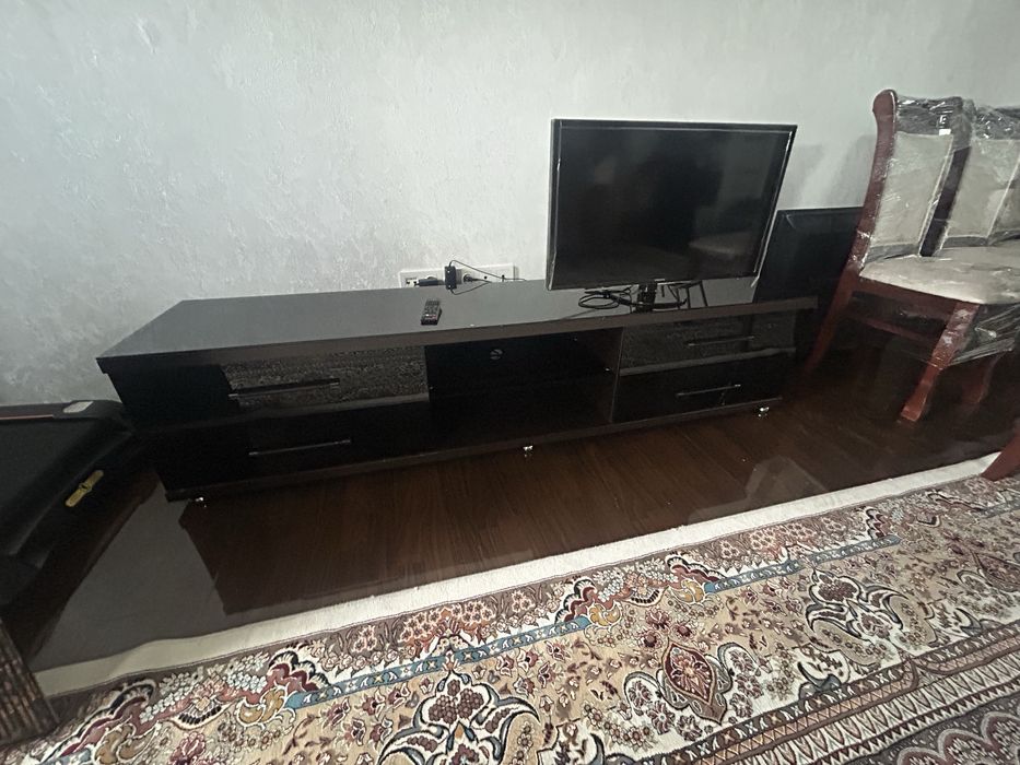 ТВ тумба / подставка под телевизор в отличном состоянии