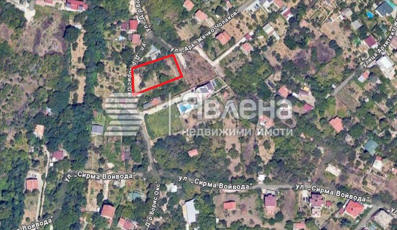 Слънчев панорамен парцел за фамилна къща!