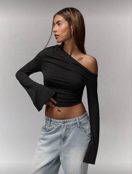 Продавам тази блузка. Чисто нова