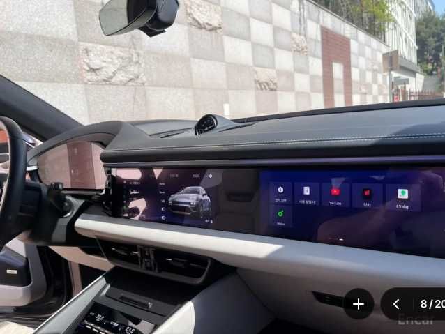 Porsche Macan EV