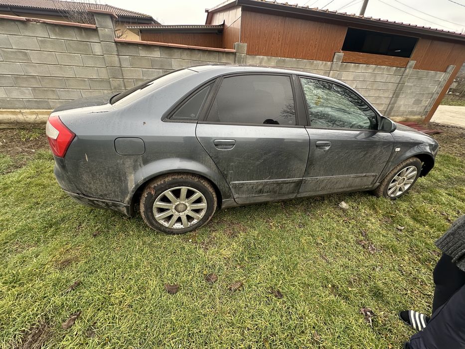 Ауди А4 В6 продавам