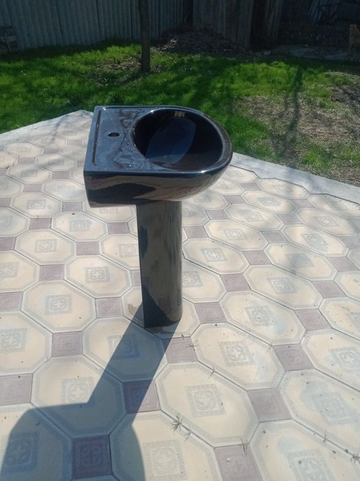 Раковина,с стойкой