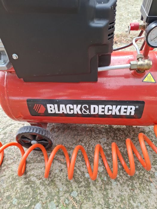 Монофазен бутален компресор Black & Decker