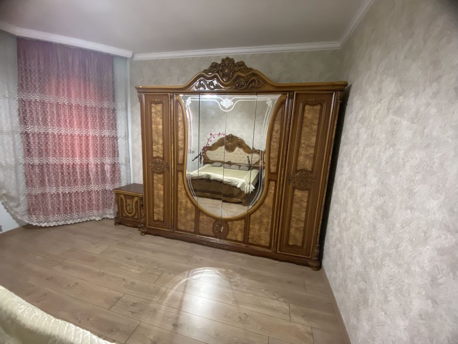 Продам спальный гарнитур