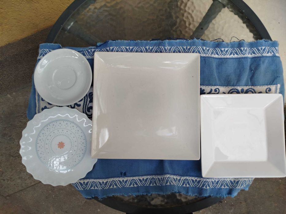 Vand vesela: farfurii, platouri, pahare, carafe, ghivece