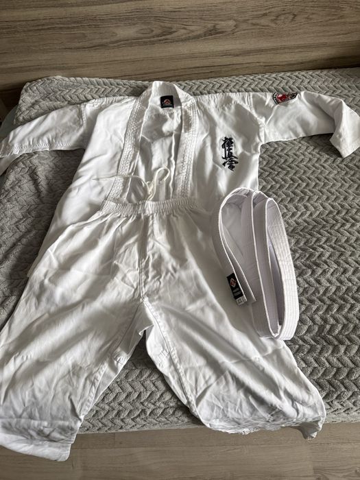 Продам кимоно для карате на мальчика