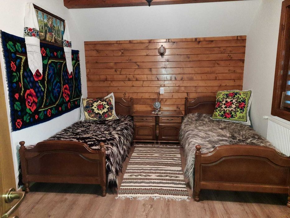 Pat Ileana din lemn masiv de fag, culoare stejar, 120x200 cm