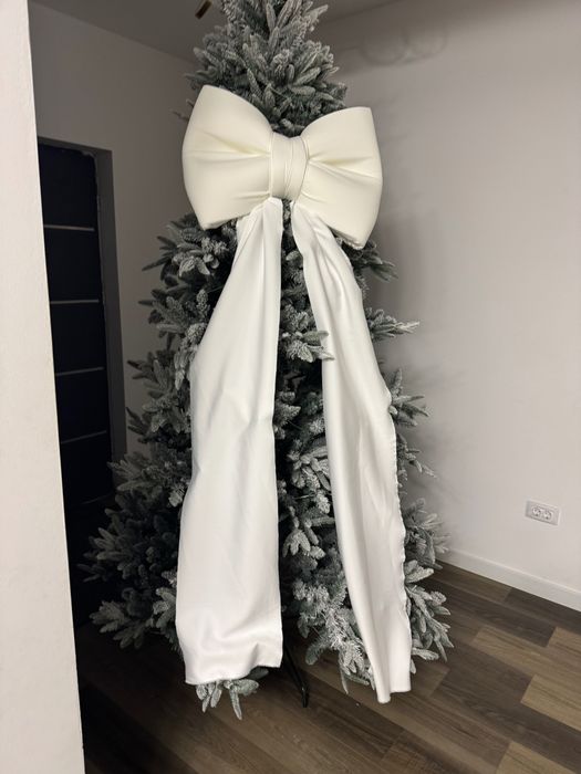 Vând funda mare alb ivoire