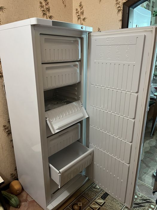 Продам морозильную камеру