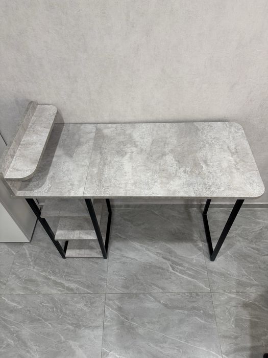 Продам стол в идеальном состоянии