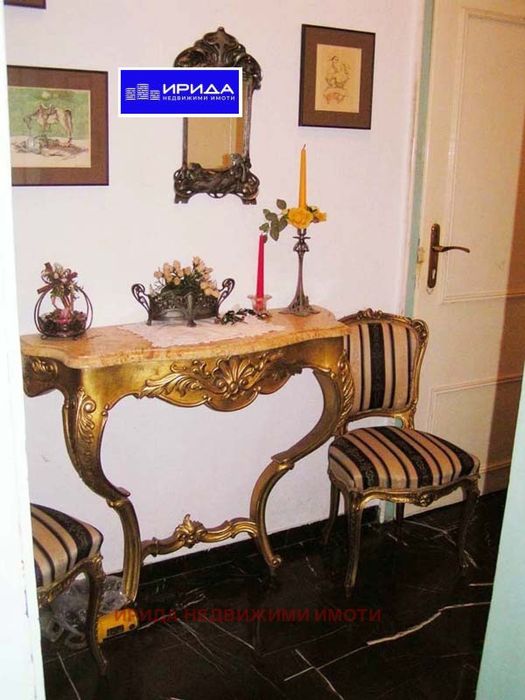 Тристаен апартамент в  Идеален Център!