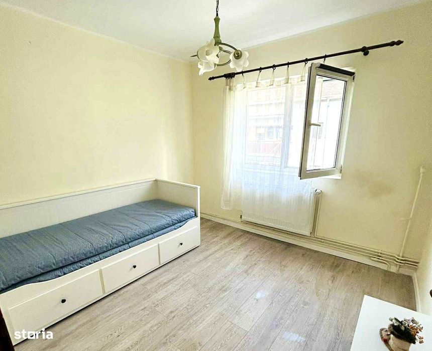 Apartament spatios 3 camere, 64 mp utili, etaj 4 - Zona Complexului