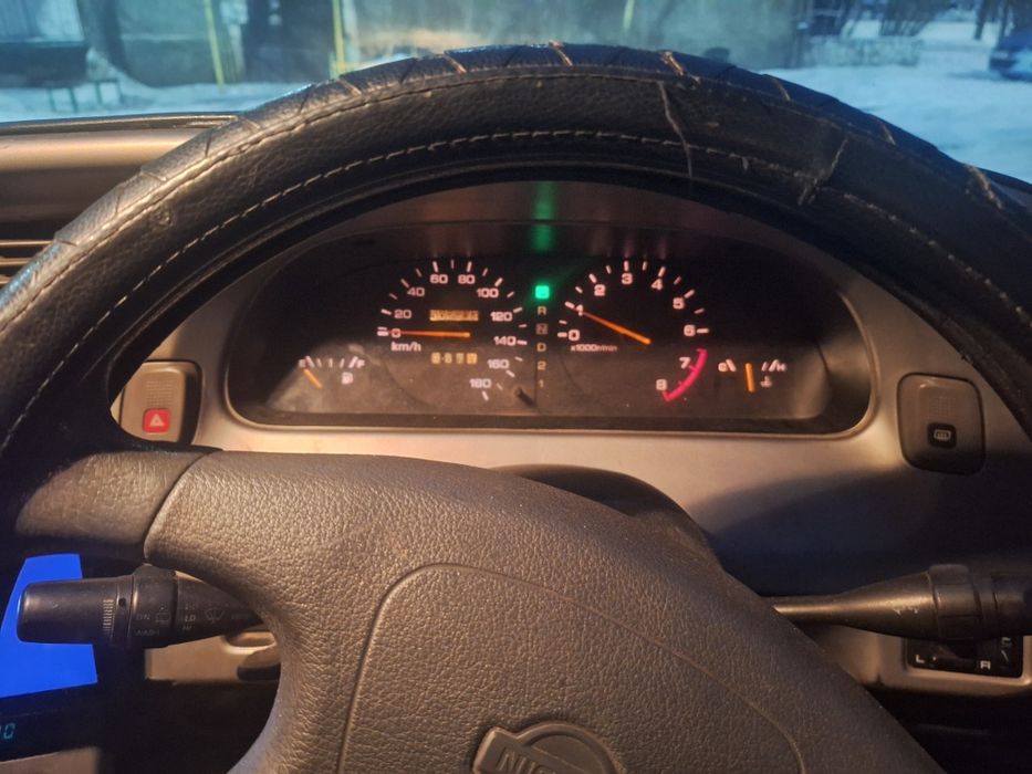 Продам Nissan largo