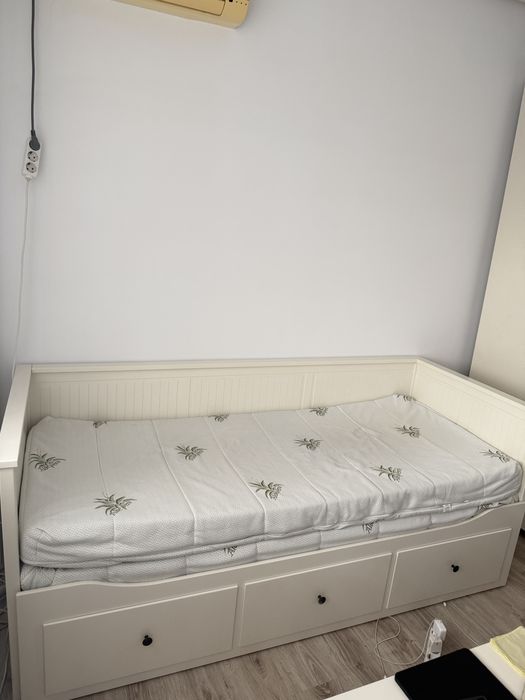 Pat extensibil IKEA HEMNES cu 2 saltele și 3 sertare