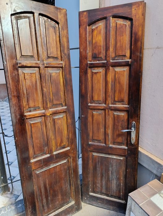 Продам большую деревянную двойную входную дверь