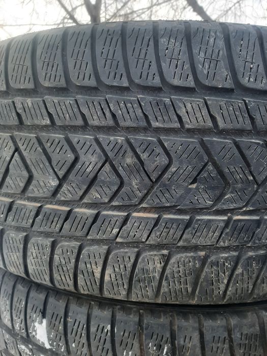 Продам шины 285/40/21  пирелли