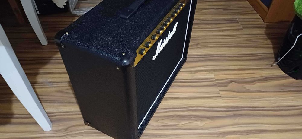 Marshall DSL40C усилвател