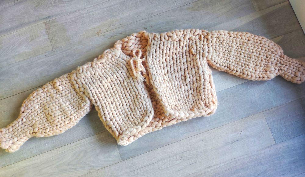 Ръчно плетено яке от мериносова вълна