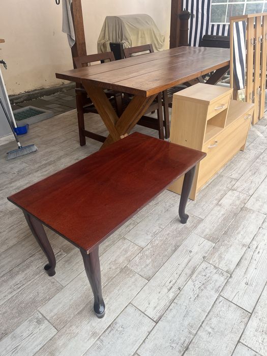 Pantofar si cuier si masa extensibila. Masa costa 50 lei