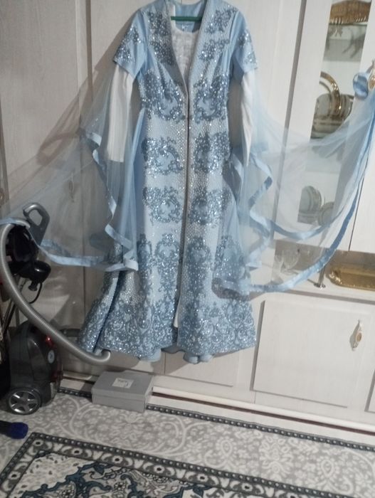 Kelinlar toʻni qimmat toza ogʻir toshlar bn bezatilgan