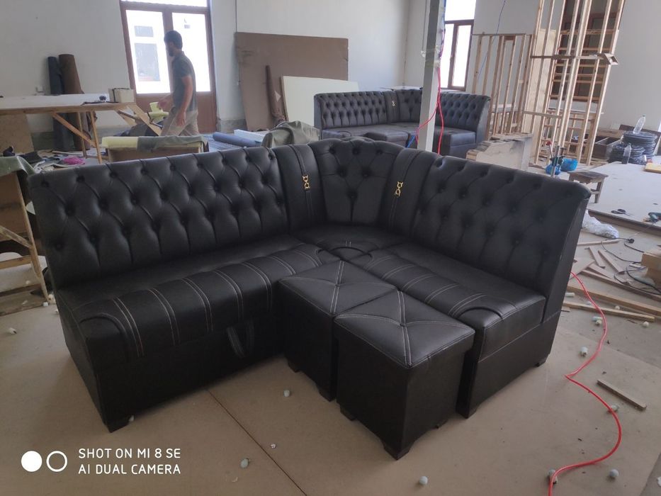 Kuhiniy ugolok Chester. Raskilatnoy  divan