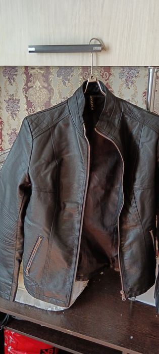 Продам женские куртки срочно