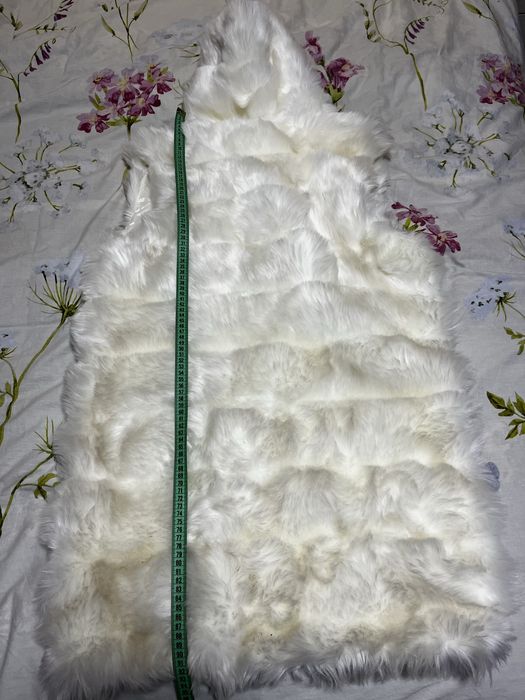 Дамско бяло пухено палто