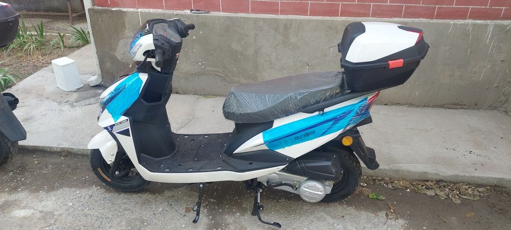 Мопед мото скутер