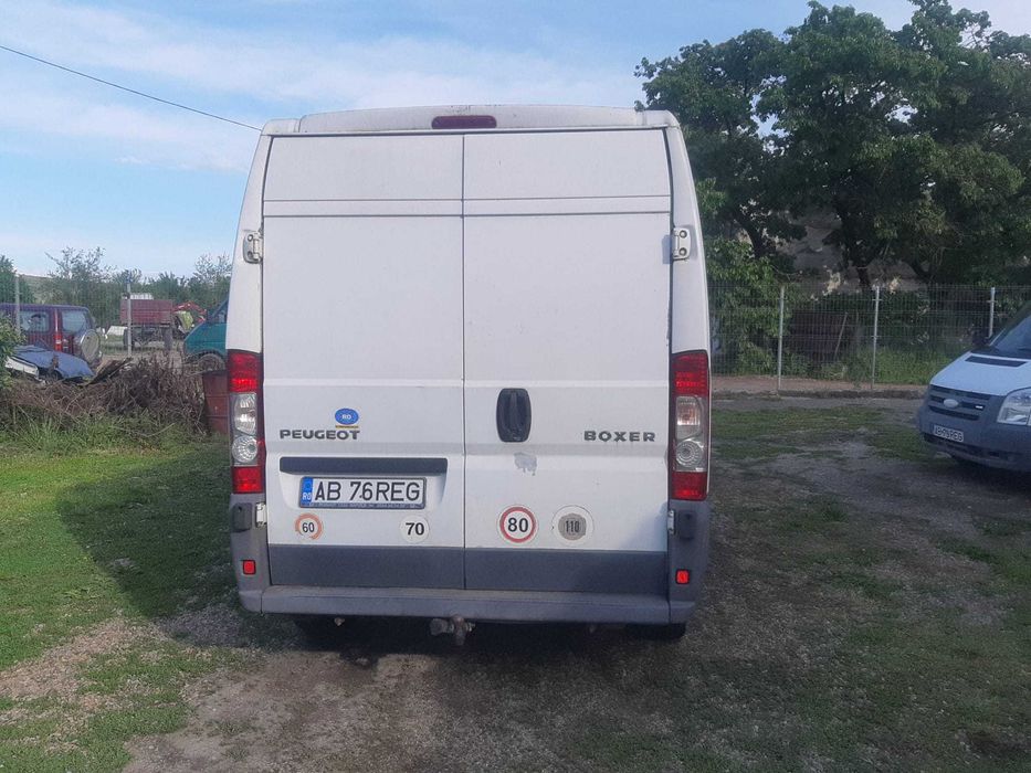 Peugeot Boxer. Ford tranzit