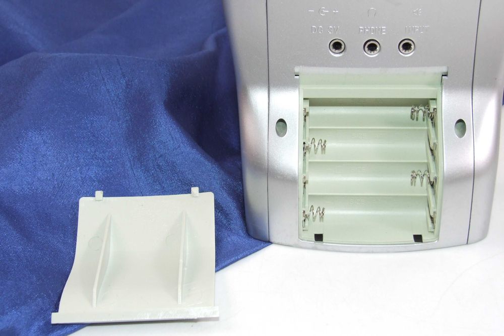 Radio cu ceas de birou, functii multiple, priza si baterii, NOU