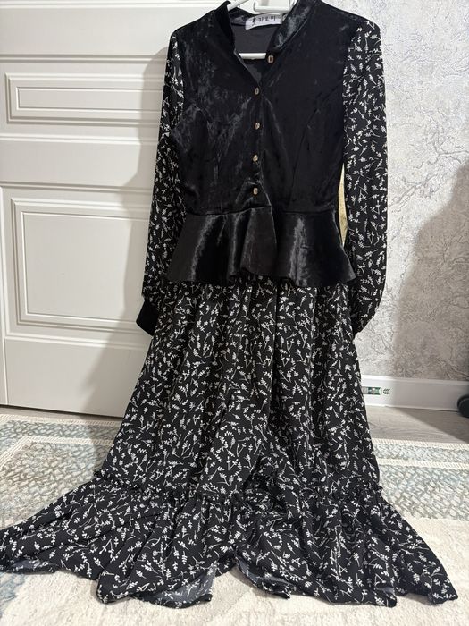 Платье женскоеее