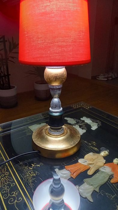 Veioză din lemn vechie restaurata cu foiță de aur.